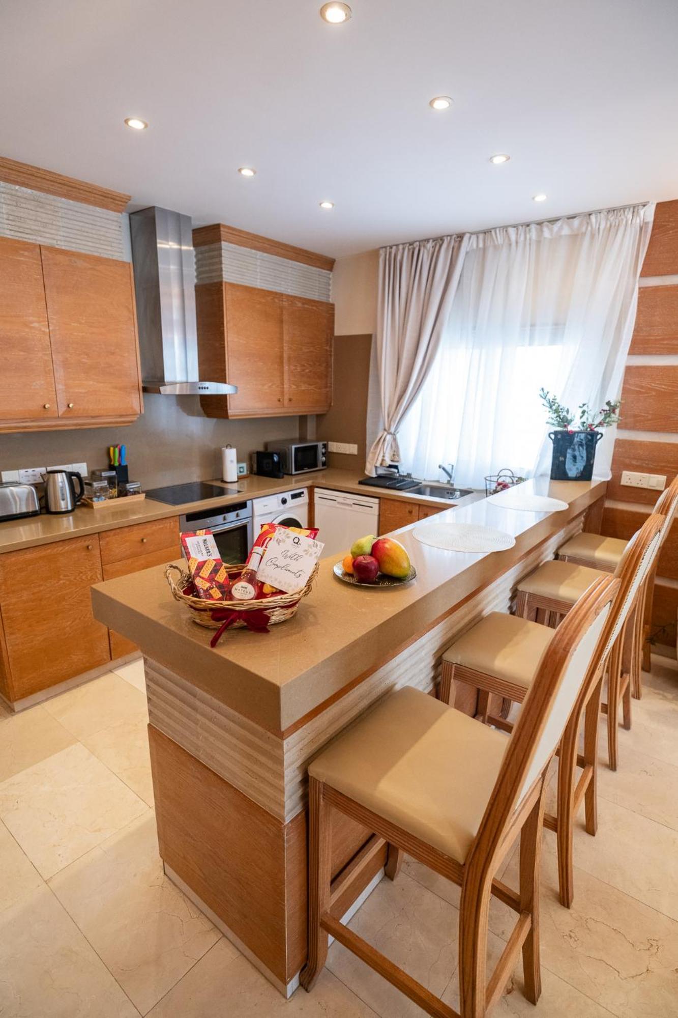 Quattro Beachfront Sea View Ap 4 Larnaca Ngoại thất bức ảnh