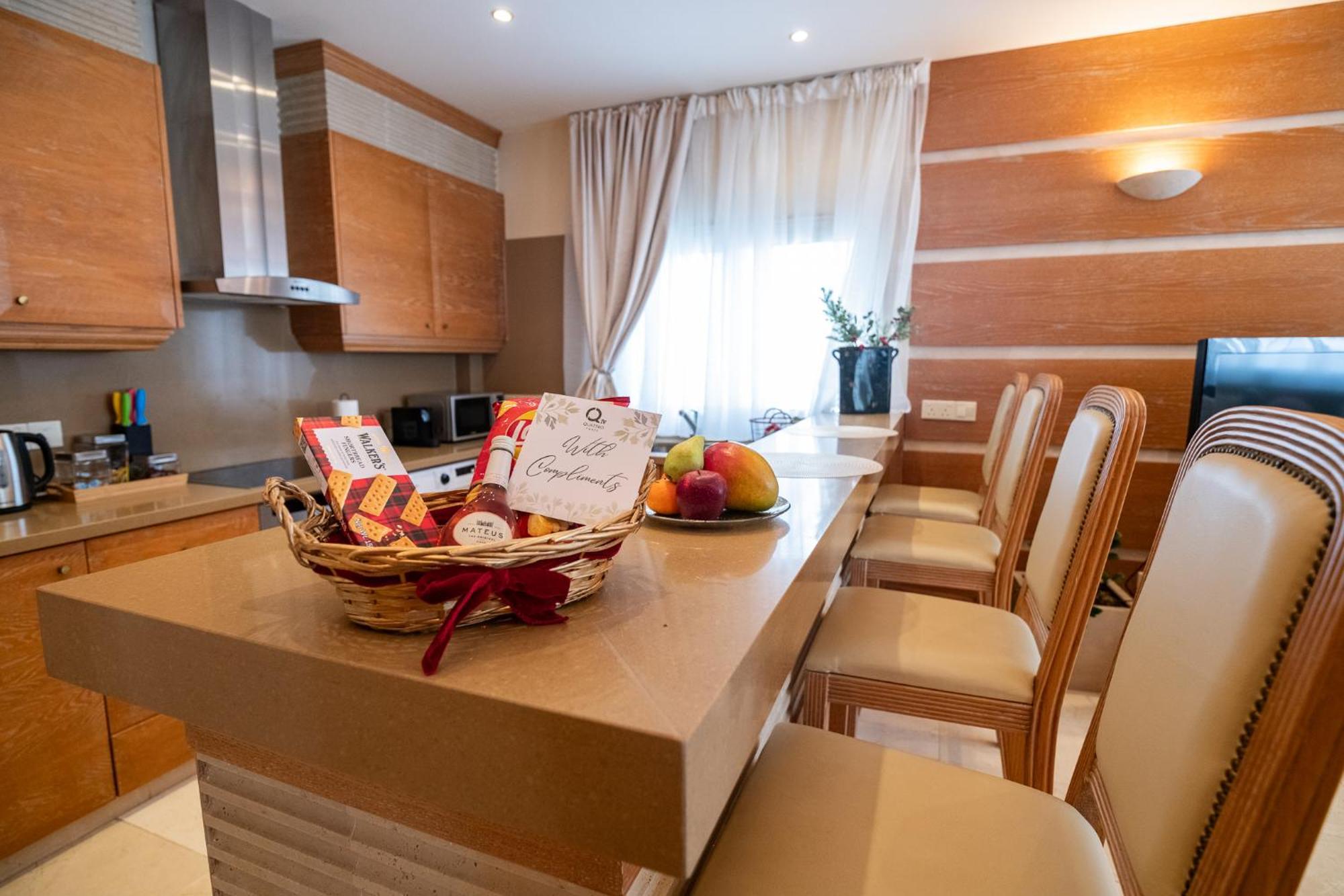 Quattro Beachfront Sea View Ap 4 Larnaca Ngoại thất bức ảnh
