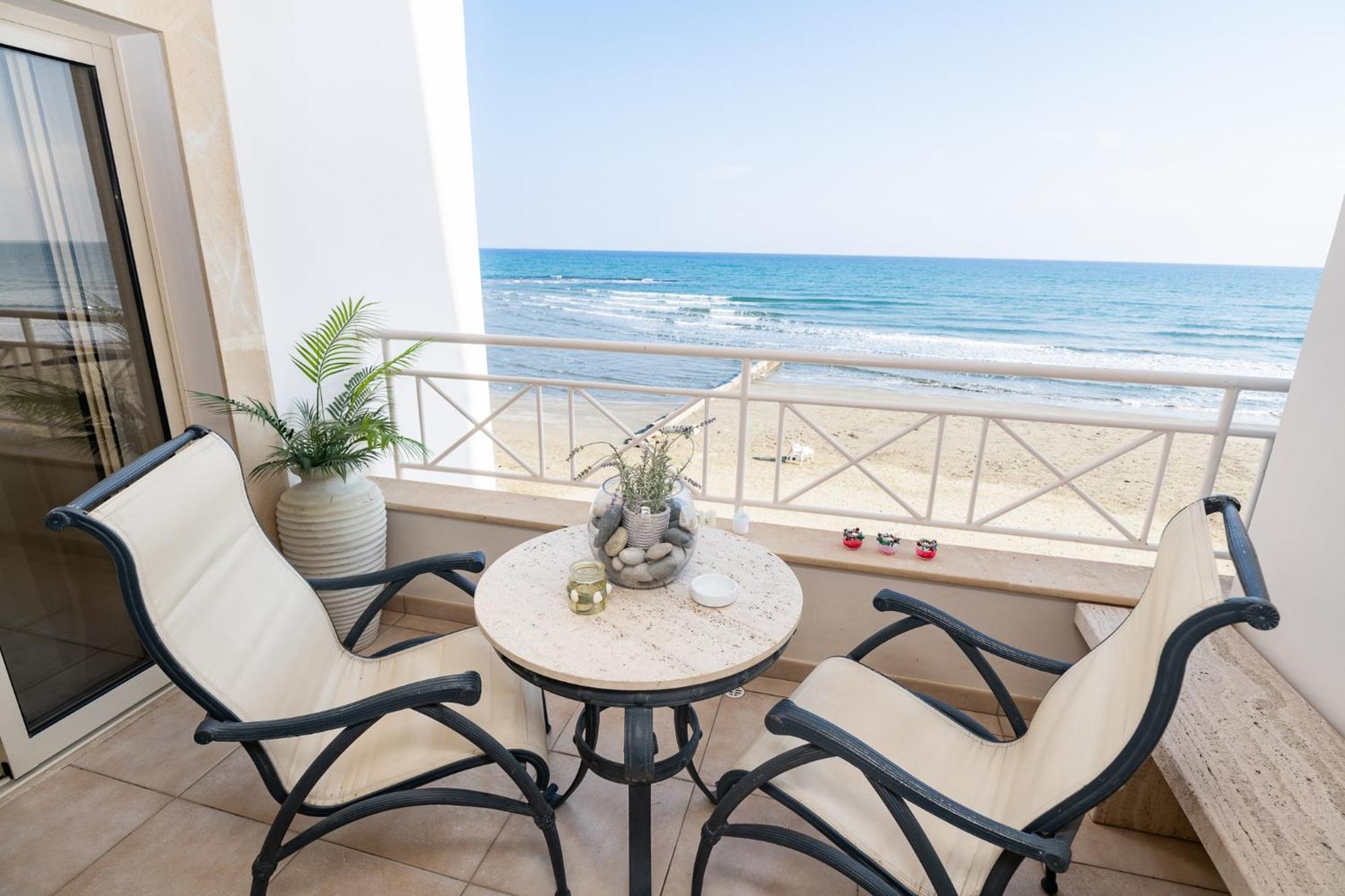 Quattro Beachfront Sea View Ap 4 Larnaca Ngoại thất bức ảnh