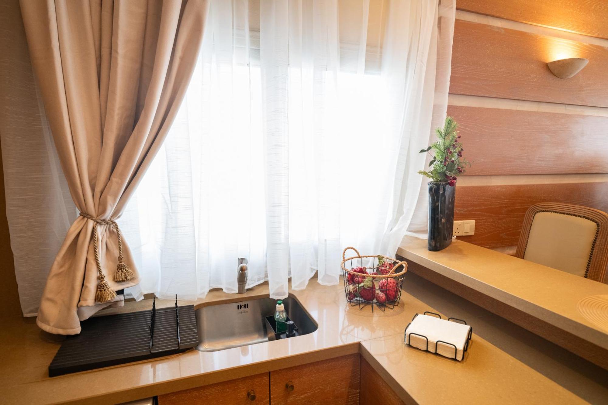 Quattro Beachfront Sea View Ap 4 Larnaca Ngoại thất bức ảnh