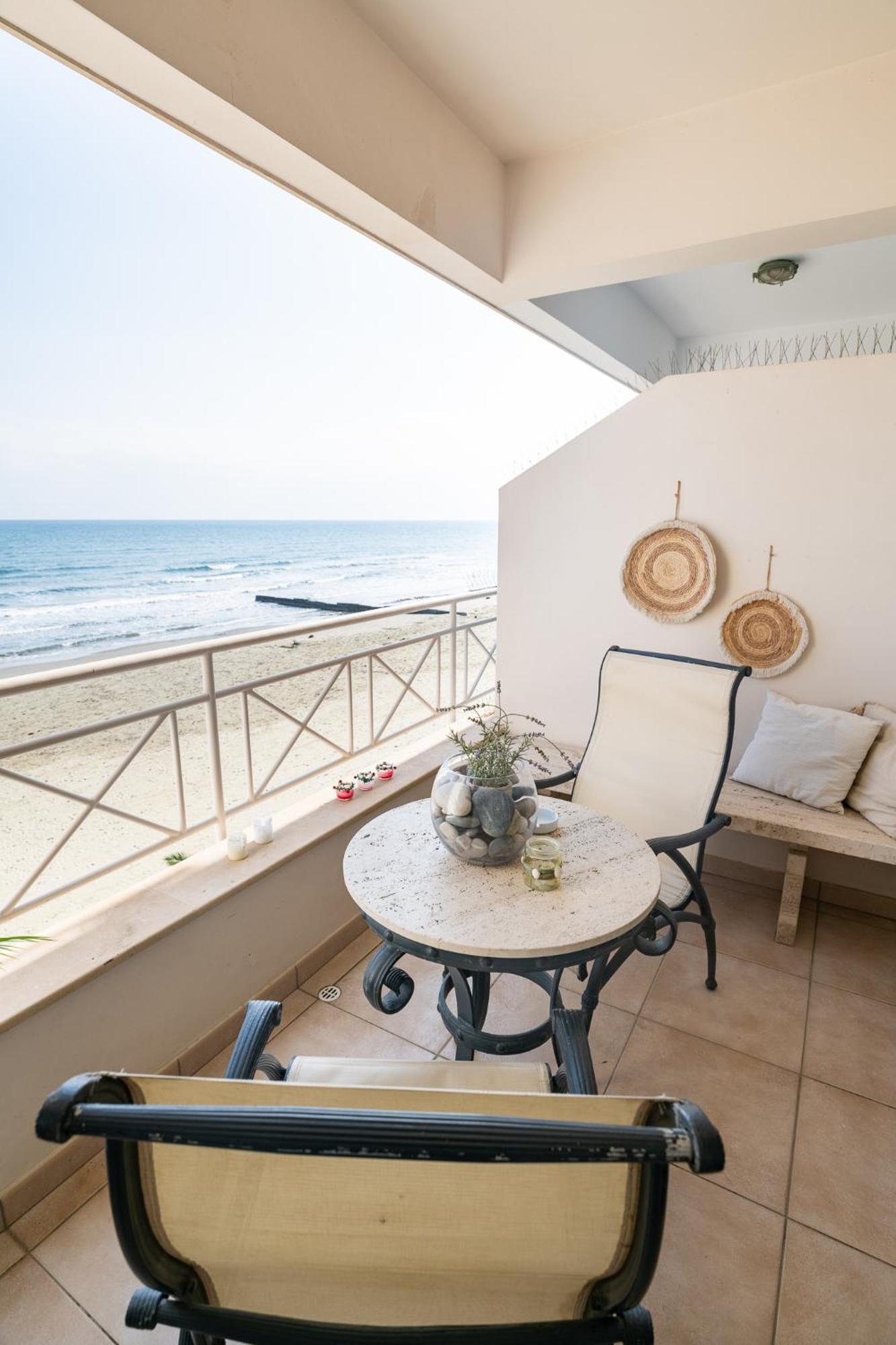 Quattro Beachfront Sea View Ap 4 Larnaca Ngoại thất bức ảnh