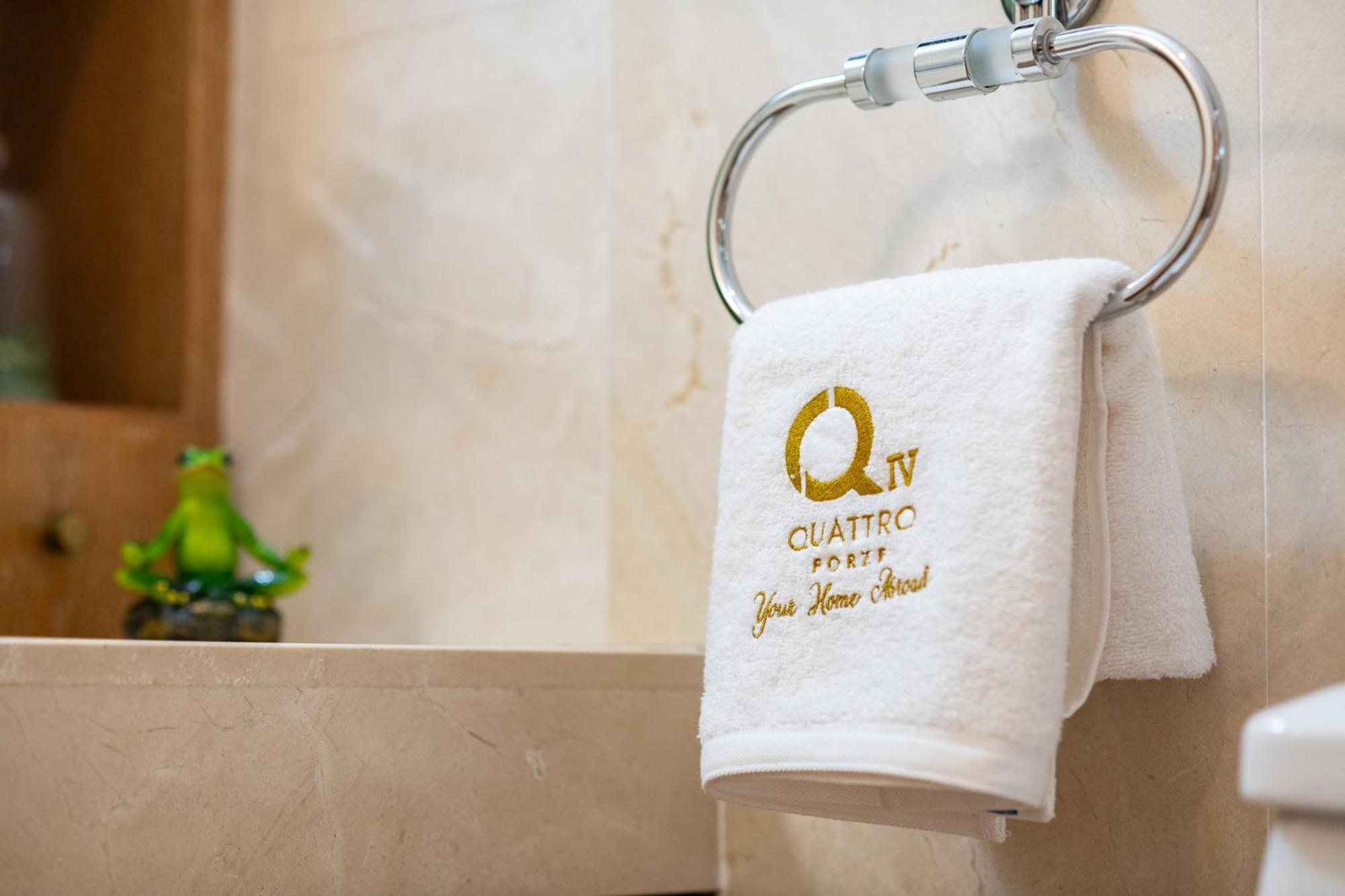 Quattro Beachfront Sea View Ap 4 Larnaca Ngoại thất bức ảnh