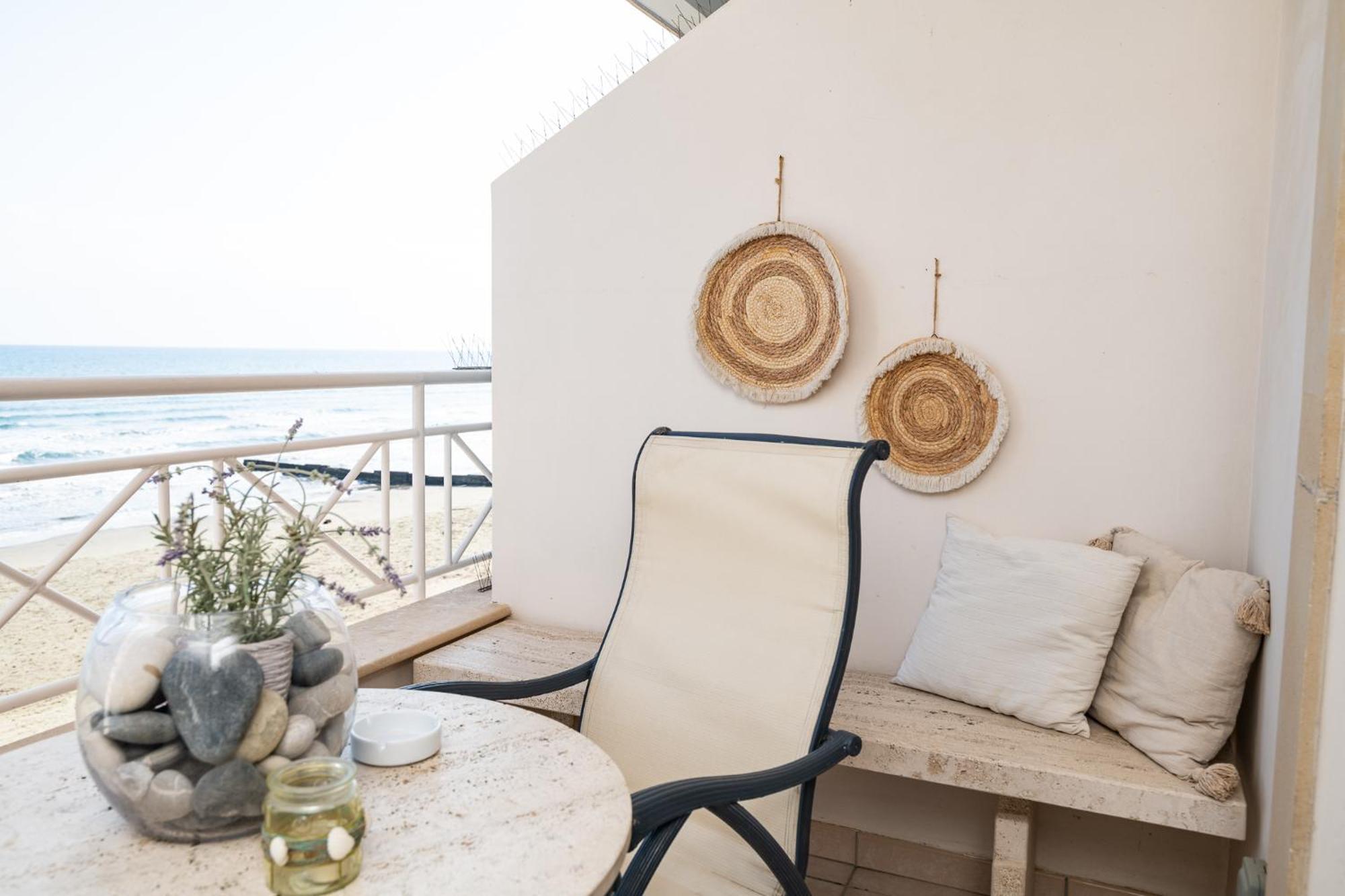 Quattro Beachfront Sea View Ap 4 Larnaca Ngoại thất bức ảnh