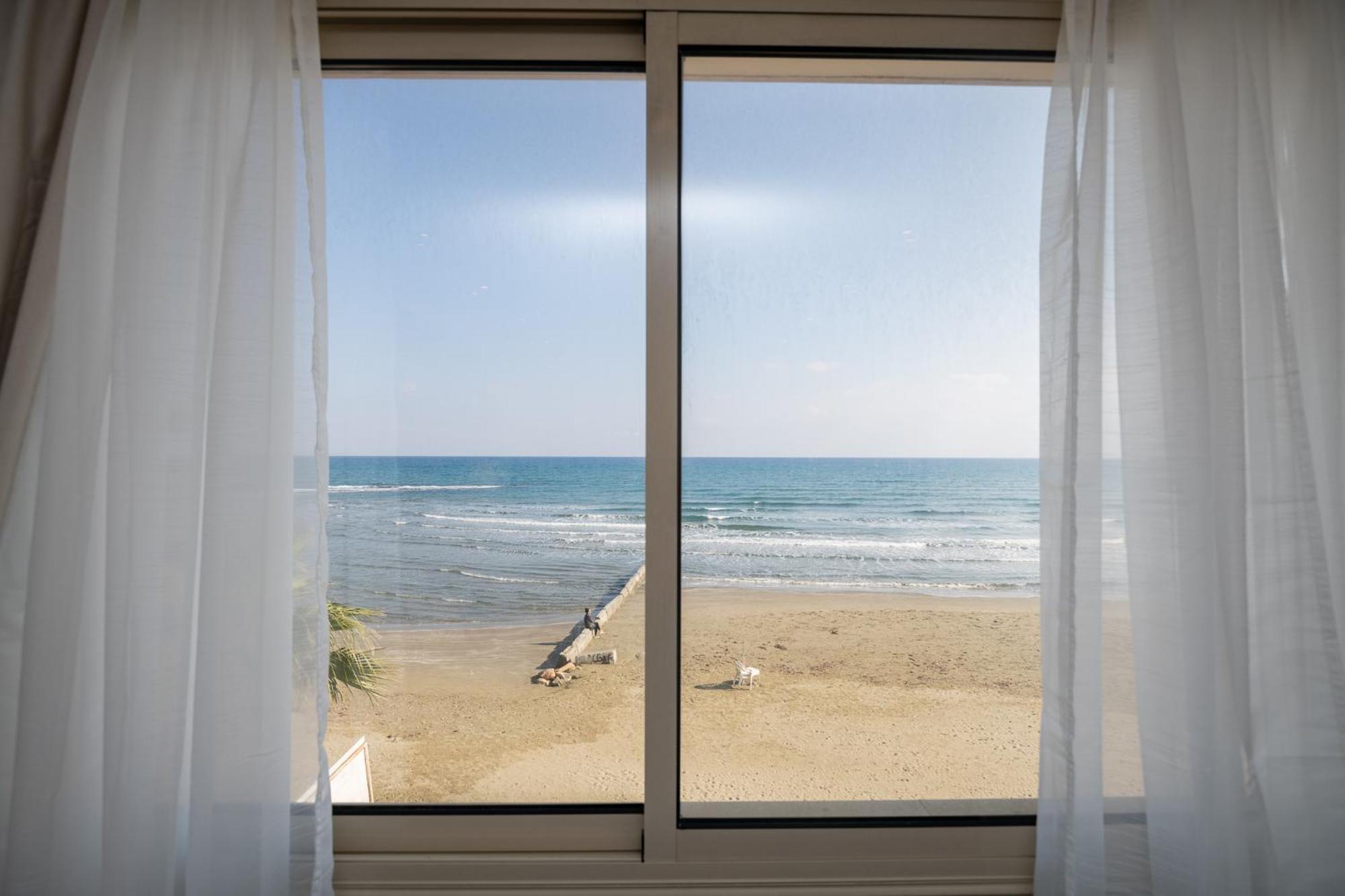 Quattro Beachfront Sea View Ap 4 Larnaca Ngoại thất bức ảnh