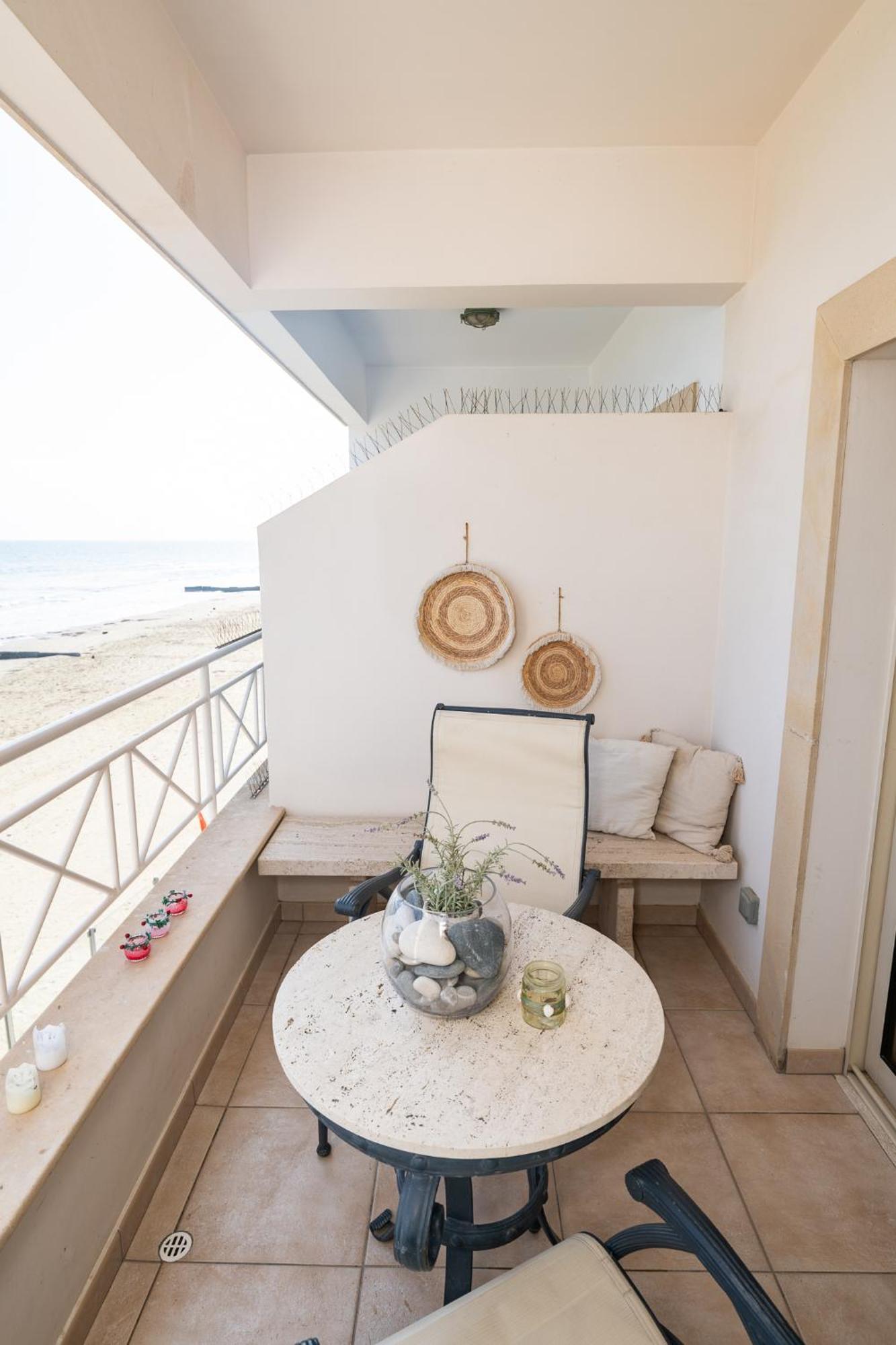 Quattro Beachfront Sea View Ap 4 Larnaca Ngoại thất bức ảnh