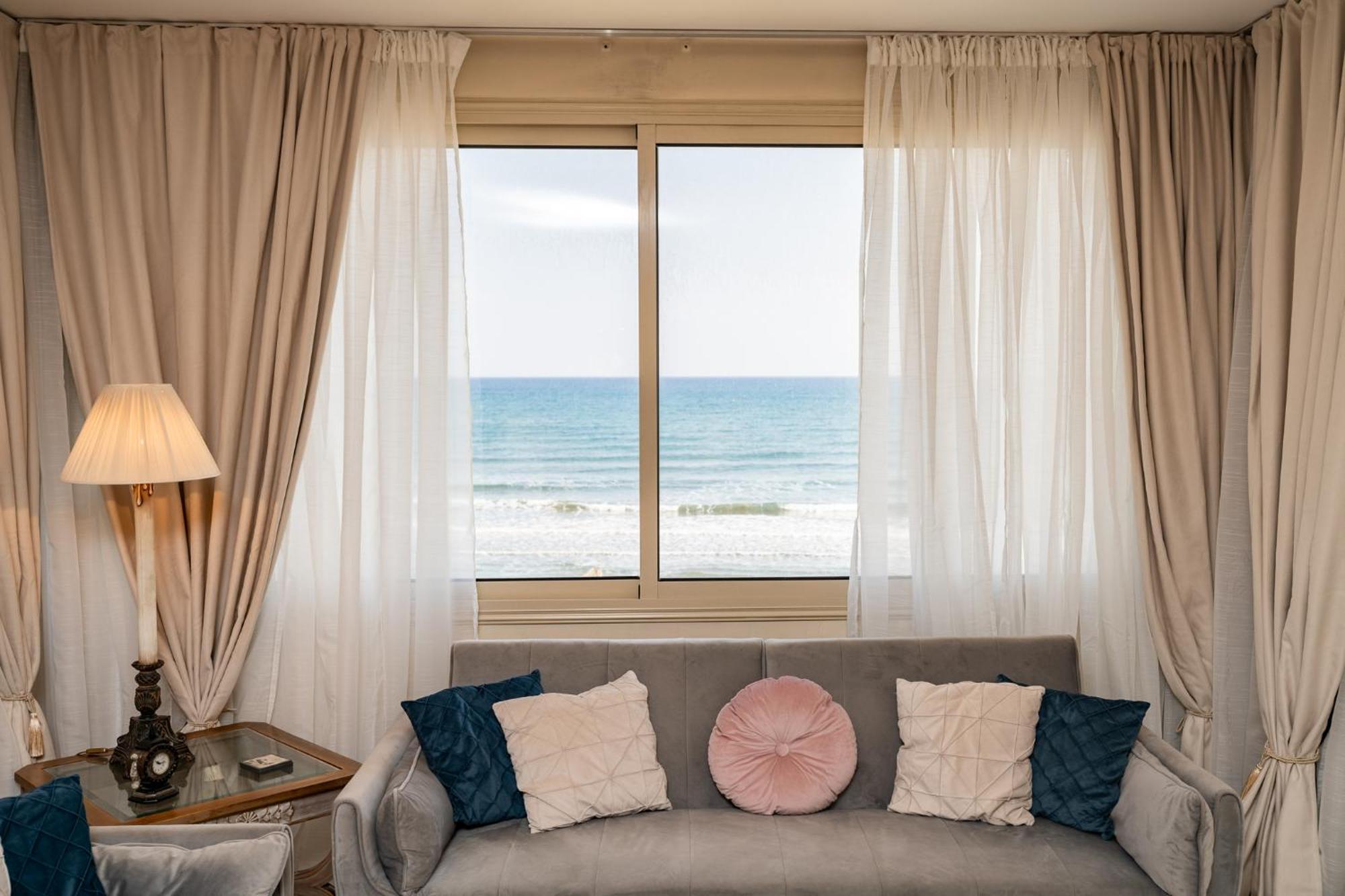 Quattro Beachfront Sea View Ap 4 Larnaca Ngoại thất bức ảnh